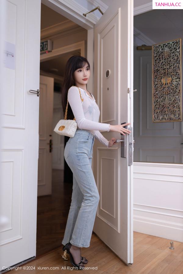 [XiuRen]高清写真图 2024.09.05 No.9118 陆萱萱 美腿黑丝